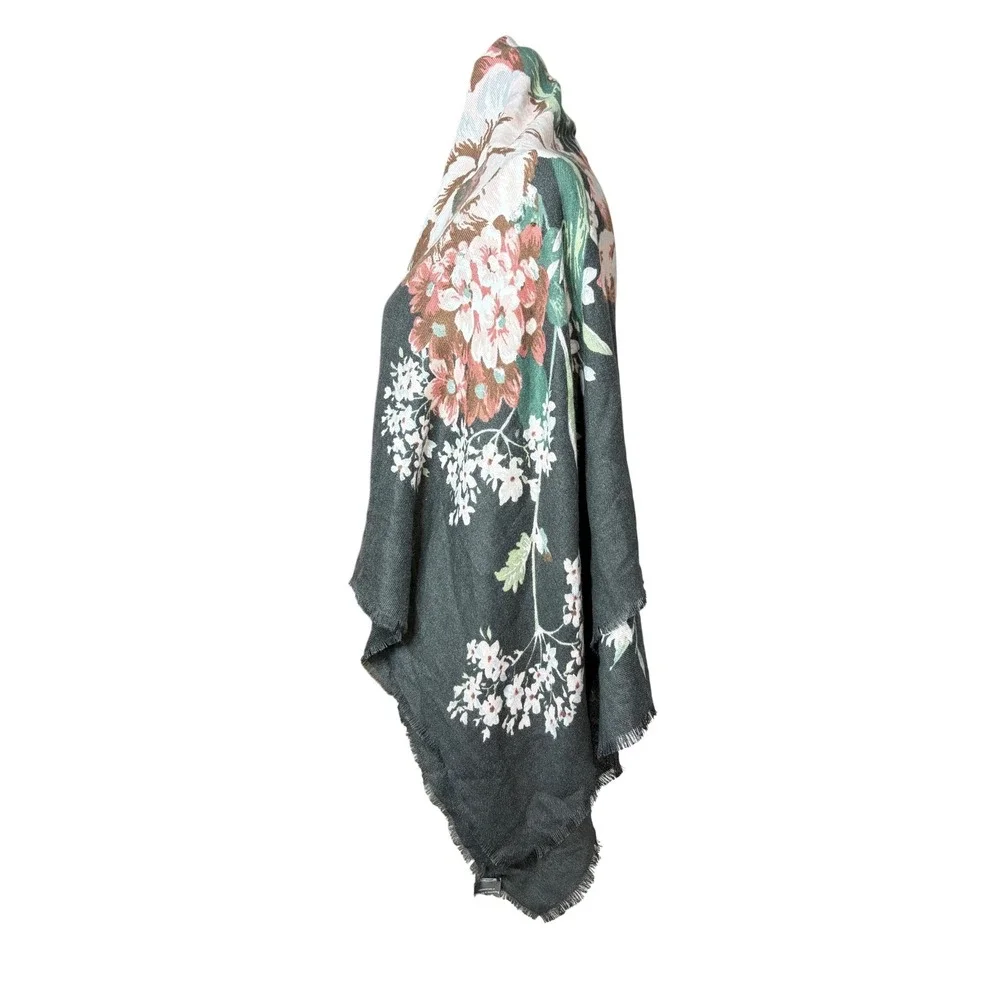 Vince‎ Camuto Grey Floral Wrap Scarf Womens OS Fringe Shawl